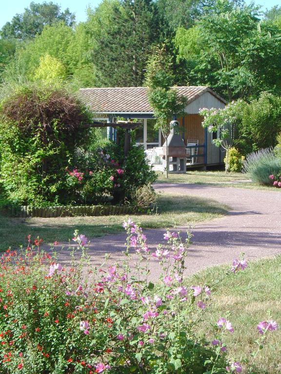 Le Clos Fleuri Hotel Médis Quarto foto