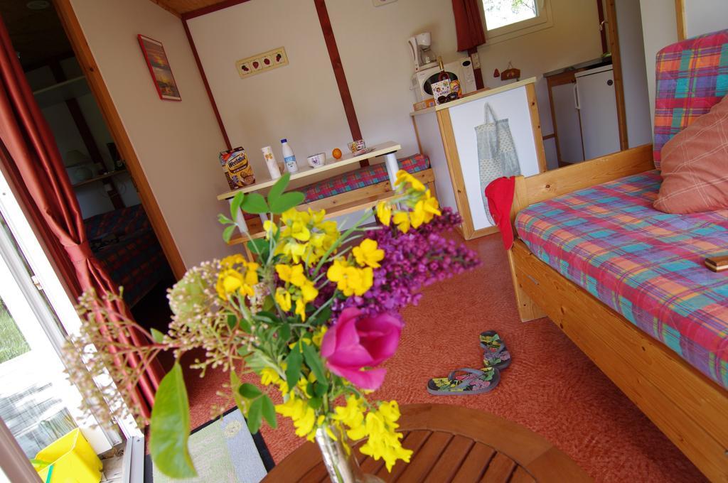 Le Clos Fleuri Hotel Médis Quarto foto