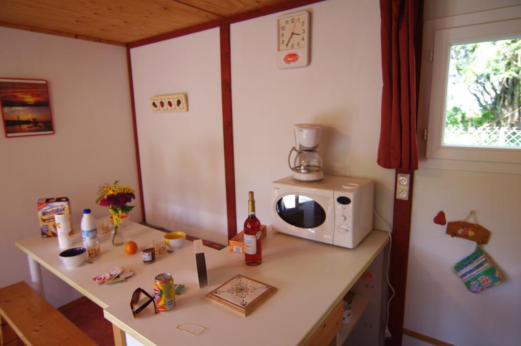 Le Clos Fleuri Hotel Médis Quarto foto