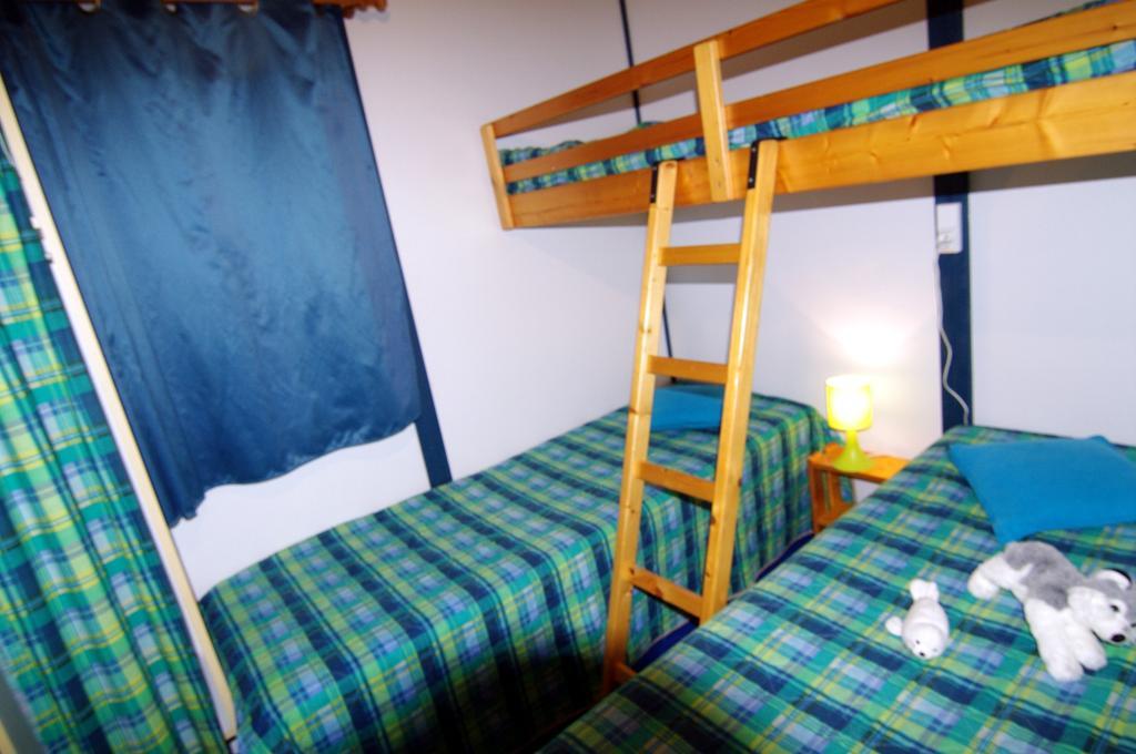 Le Clos Fleuri Hotel Médis Quarto foto