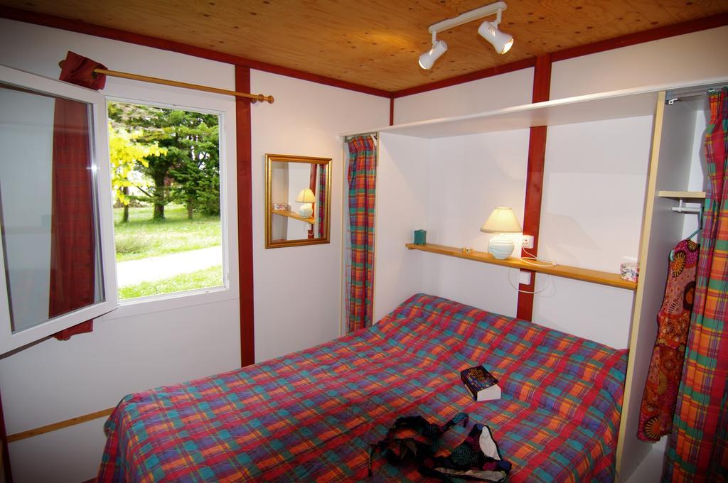 Le Clos Fleuri Hotel Médis Quarto foto