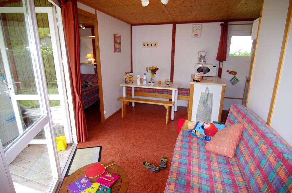 Le Clos Fleuri Hotel Médis Quarto foto